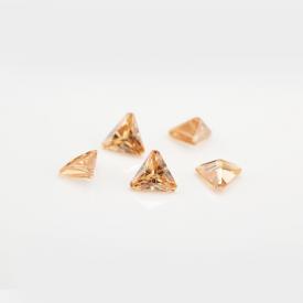 三角倒角 中香槟 AAA 合成立方氧化锆 3x3~15x15mm